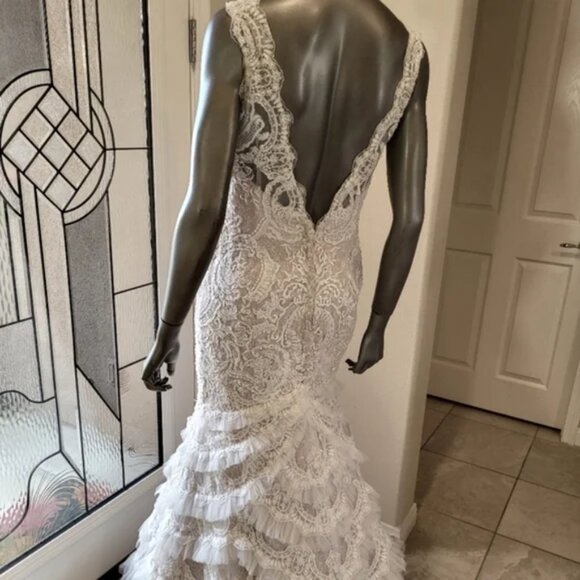 NWT Galina Signature Beaded/Lace Wedding Dress from David's Bridal - Siz… - Picture 3 of 7